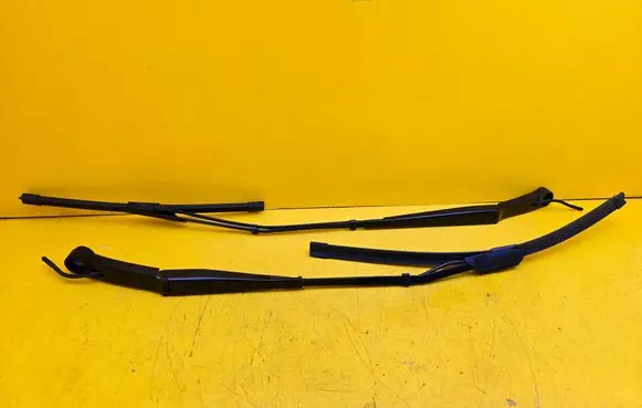 Peugeot 3008 III Front wiper blade arm 9839845680
