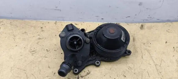 BMW 5 F10 F11 Water pump 781083302