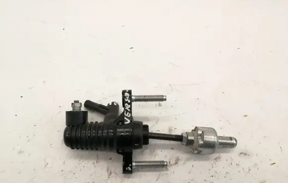 Clutch slave cylinder