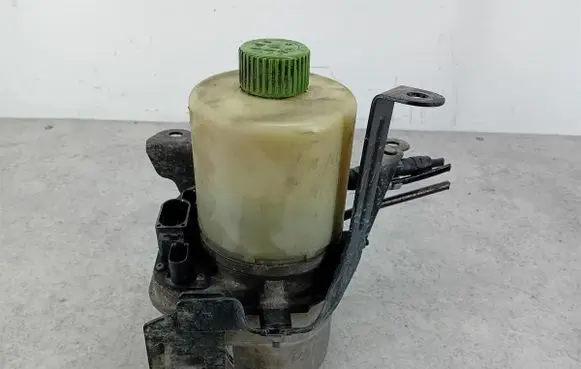 Skoda Fabia Mk2 (5J) Power steering pump 6R0423156