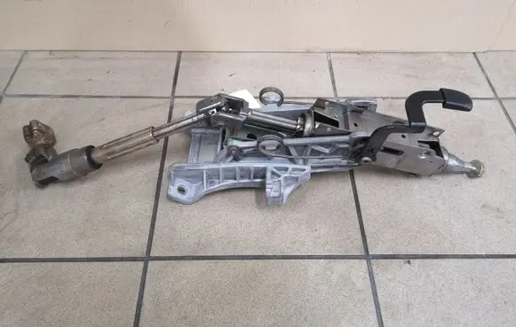 Ford Focus C-MAX Steering wheel axle 4M513C529AE 511361