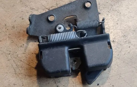 BMW 5 E60 E61 Seat back rest lock catch 52207112864 7112864