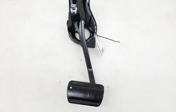 Mercedes-Benz C W204 Brake pedal A2042902101