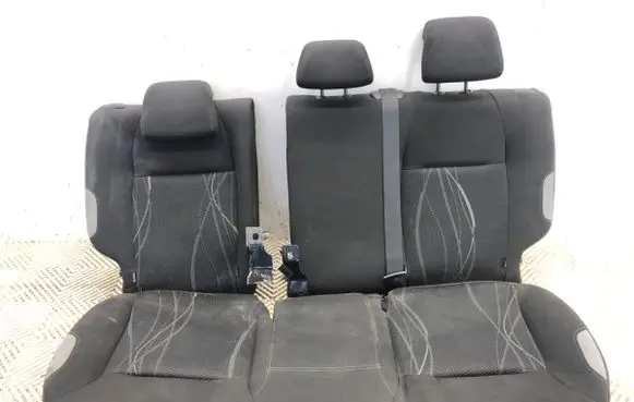 Peugeot 208 I Second row seats 