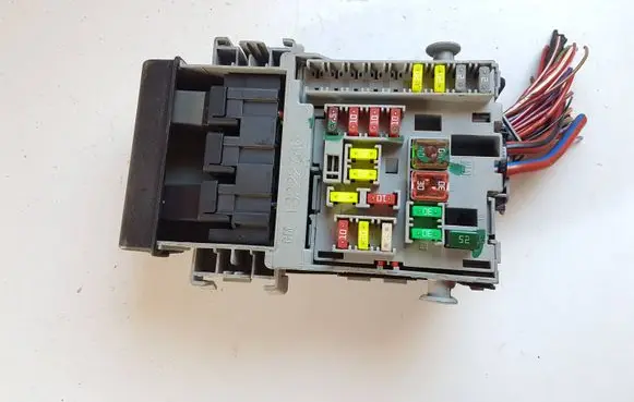 Opel Insignia A Fuse module 13222786