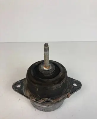 Ford Mustang VI Engine mounting bracket