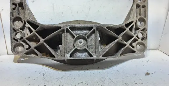 BMW 5 E60 E61 Gearbox mounting bracket 6761106 13992010