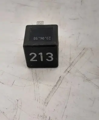 Volkswagen PASSAT B5 Other relay 443951253J