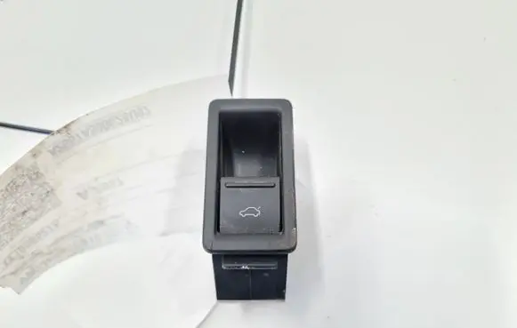 Tailgate opening switch