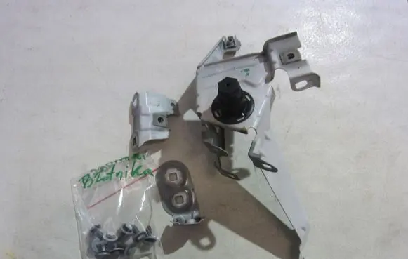 BMW 6 F12 F13 Fender mounting bracket 7230583