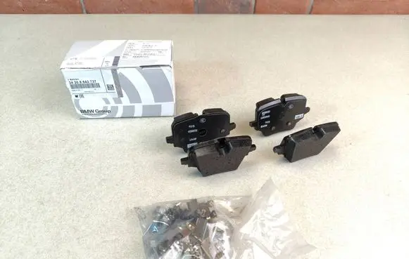BMW X1 U11 Brake pads (rear) 8843737