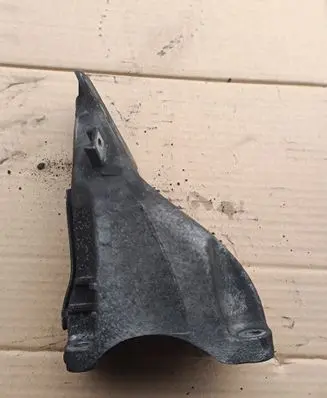 BMW 5 E60 E61 Engine mounting bracket 2211677705601 22116777056 6777056