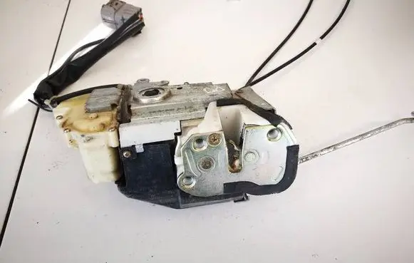 Lexus RX 300 Front door lock