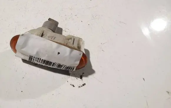 Front fender indicator light