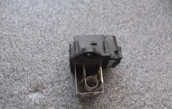 Peugeot 5008 Coolant fan relay 9658508980