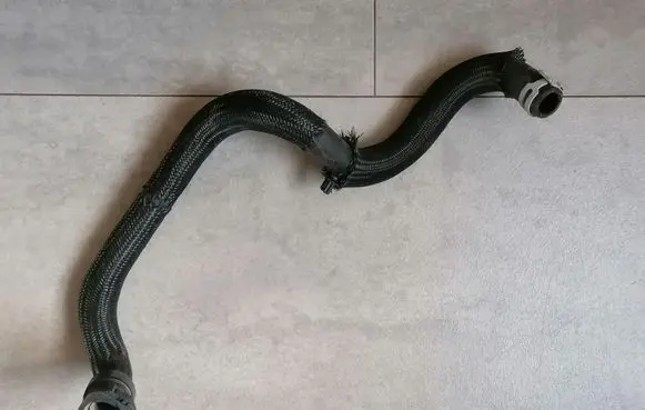 Renault Master III Engine coolant pipe/hose 210479148R