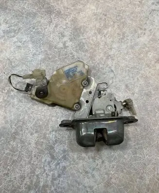 Subaru Impreza II Tailgate/trunk/boot lock/catch/latch 63100FE000 0892044A