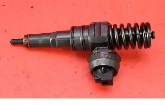 Skoda Fabia Mk2 (5J) Fuel injector 038130073AG