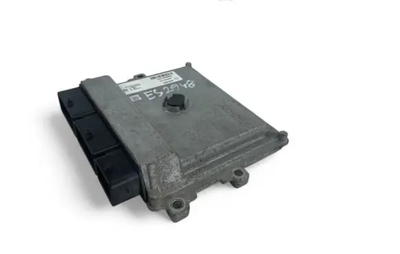 Dacia Sandero Engine control unit/module ECU 237102982S 237105499R