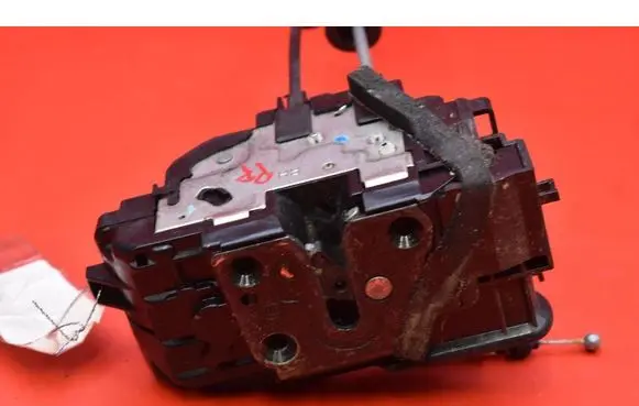 Hyundai Santa Fe Front door lock 81320-2B030