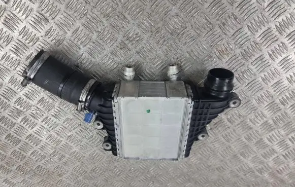 Land Rover Evoque II Intercooler radiator GJ329L440AD