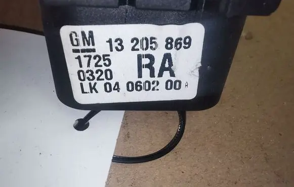 Opel Zafira B Light switch 13205869 LK04060200