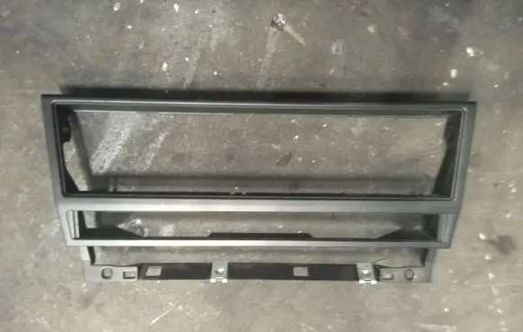 BMW 5 E39 Radio/GPS head unit trim 8247302