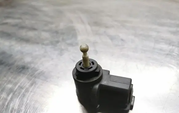 Volkswagen Polo Headlight level adjustment motor 