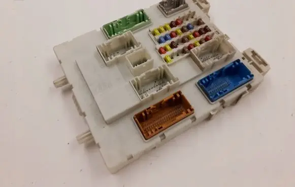 Ford Focus Fuse module EM5T14014DBA