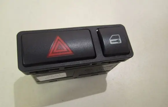 BMW 3 E46 Hazard light switch 61318368920