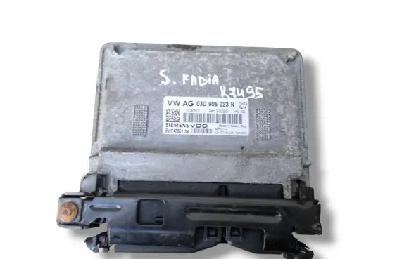 Skoda Fabia Mk2 (5J) Engine control unit/module ECU 5WP4085104 03D906023N
