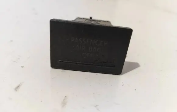 Passenger airbag on/off switch