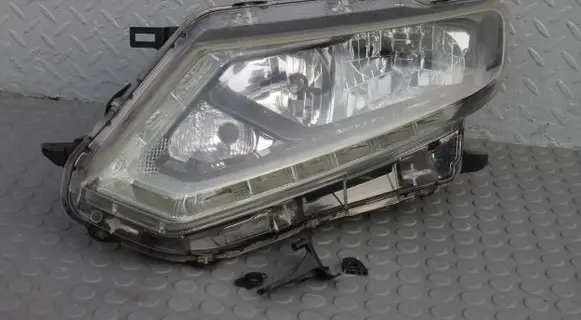 Nissan X-Trail T32 Headlight/headlamp