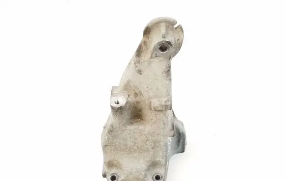 Engine mounting bracket