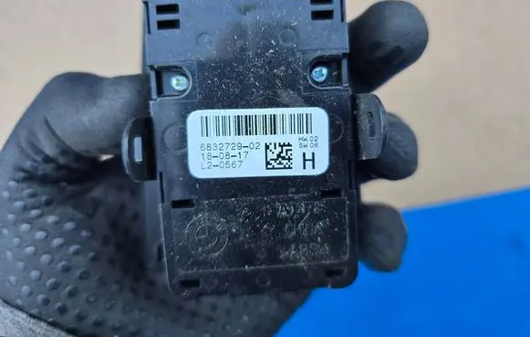 BMW X6 G06 Electric window control switch 6832729 180817