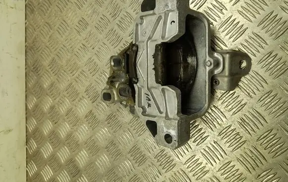Mercedes-Benz CLA C118 X118 Engine mount bracket A2472403200