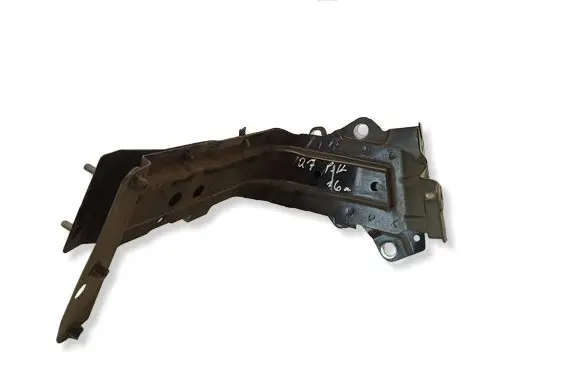 Audi Q7 4M Fender mounting bracket 4M0821137B 0216