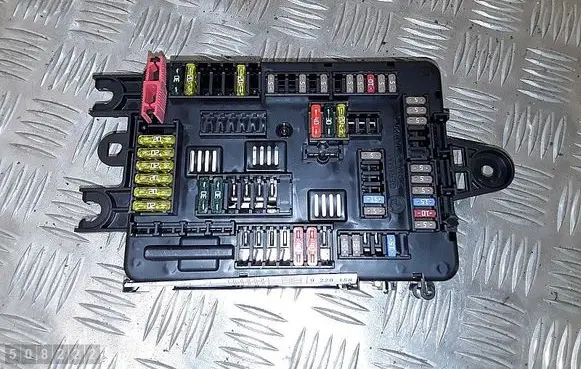 BMW 1 F20 F21 Fuse module 9228158