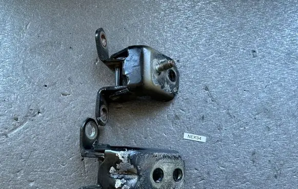 Nissan Patrol Y61 Rear door hinge set 824012J000
