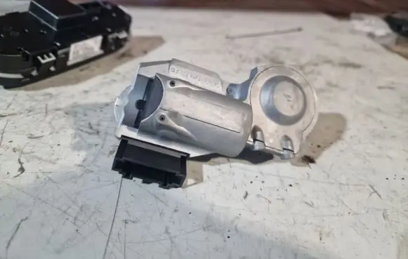 Steering wheel lock