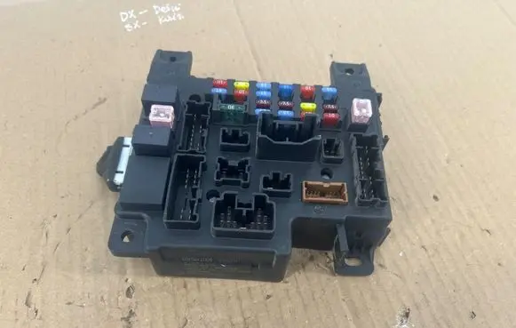 Citroen C-Crosser Fuse module L8637002A 8637A319 519087A18