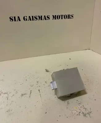 Toyota Avensis T250 Door control unit/module 89741-05070