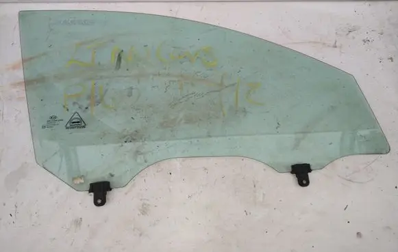 KIA Sportage Front door window glass four-door