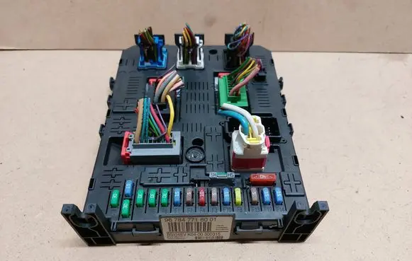 Citroen C5 Fuse module 967847718001 230462202 230349101