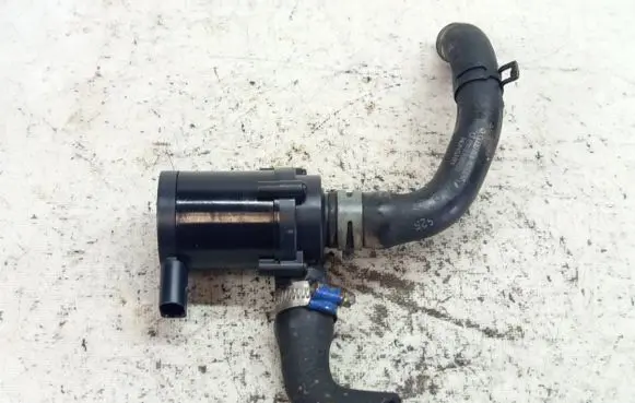 Volkswagen Touareg I Electric auxiliary coolant/water pump 7L0965561 70207404