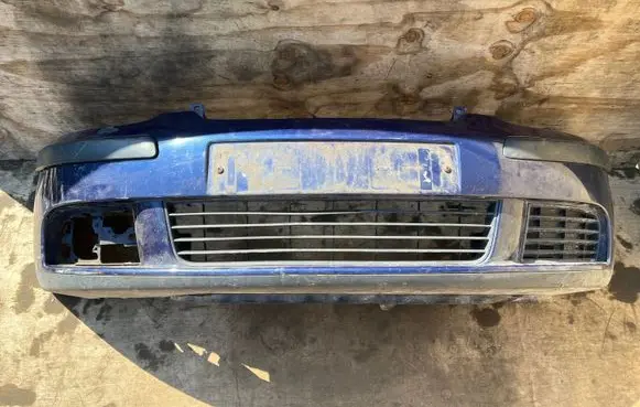 Volkswagen Golf V Front bumper 1K0807217