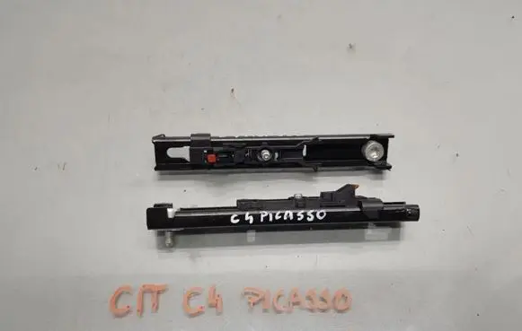 Citroen C4 II Picasso Seat belt adjustment rail 