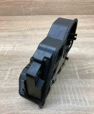 BMW X3 E83 Rear door lock 7167075