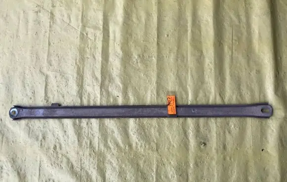 Mercedes-Benz C AMG W204 Lower shock absorber bracket 