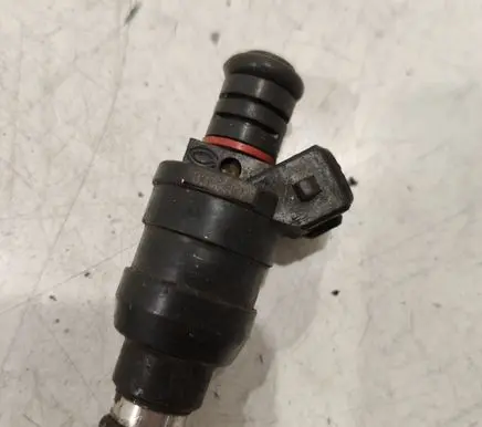 BMW 7 E38 Fuel injector D3763FA